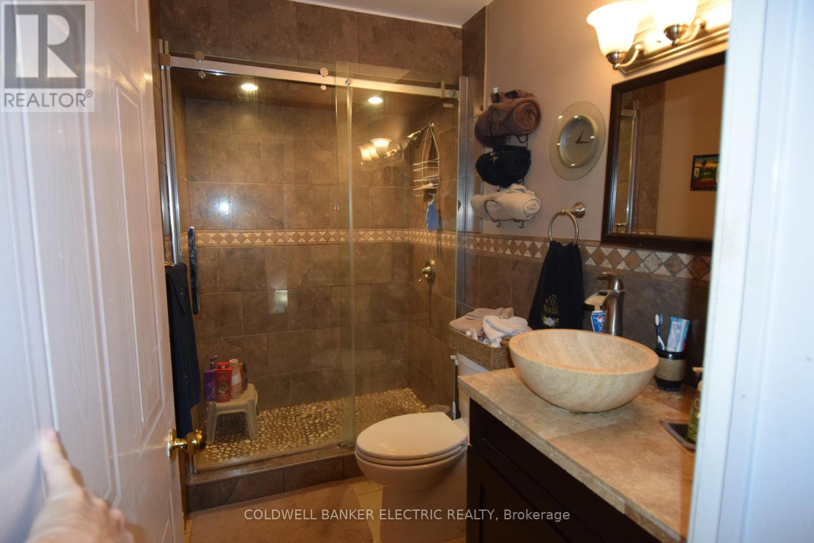 247 Towerhill Road, Peterborough (Northcrest Ward 5), Ontario  K9H 7N1 - Photo 25 - X12478866