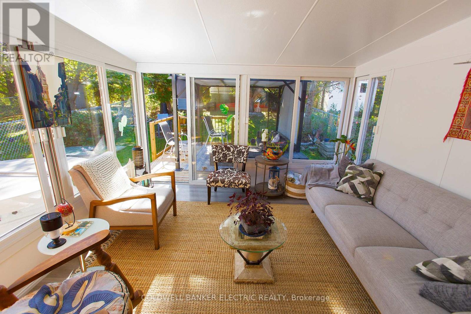 247 Towerhill Road, Peterborough (Northcrest Ward 5), Ontario  K9H 7N1 - Photo 3 - X12478866