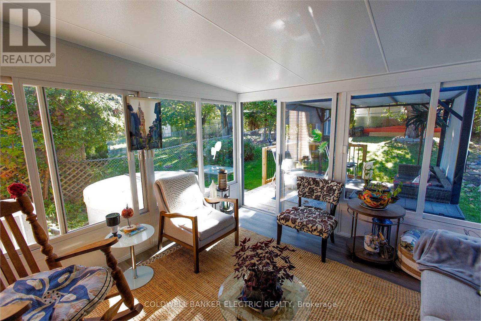 247 Towerhill Road, Peterborough (Northcrest Ward 5), Ontario  K9H 7N1 - Photo 4 - X12478866