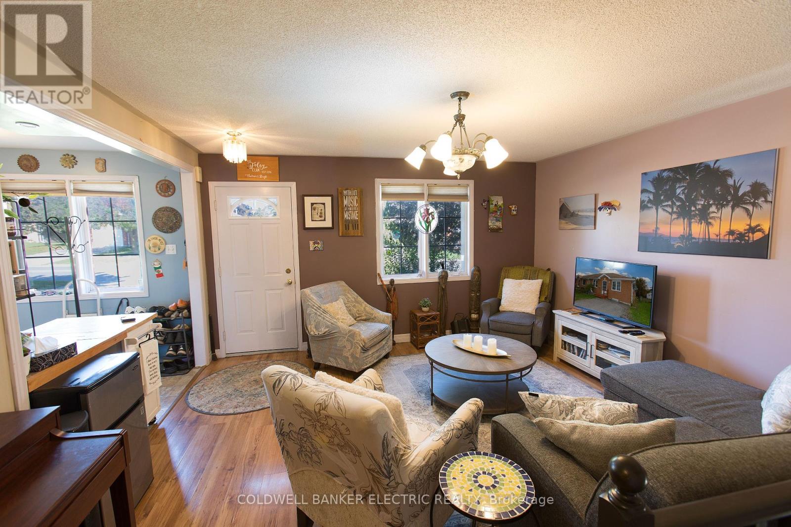 247 Towerhill Road, Peterborough (Northcrest Ward 5), Ontario  K9H 7N1 - Photo 7 - X12478866