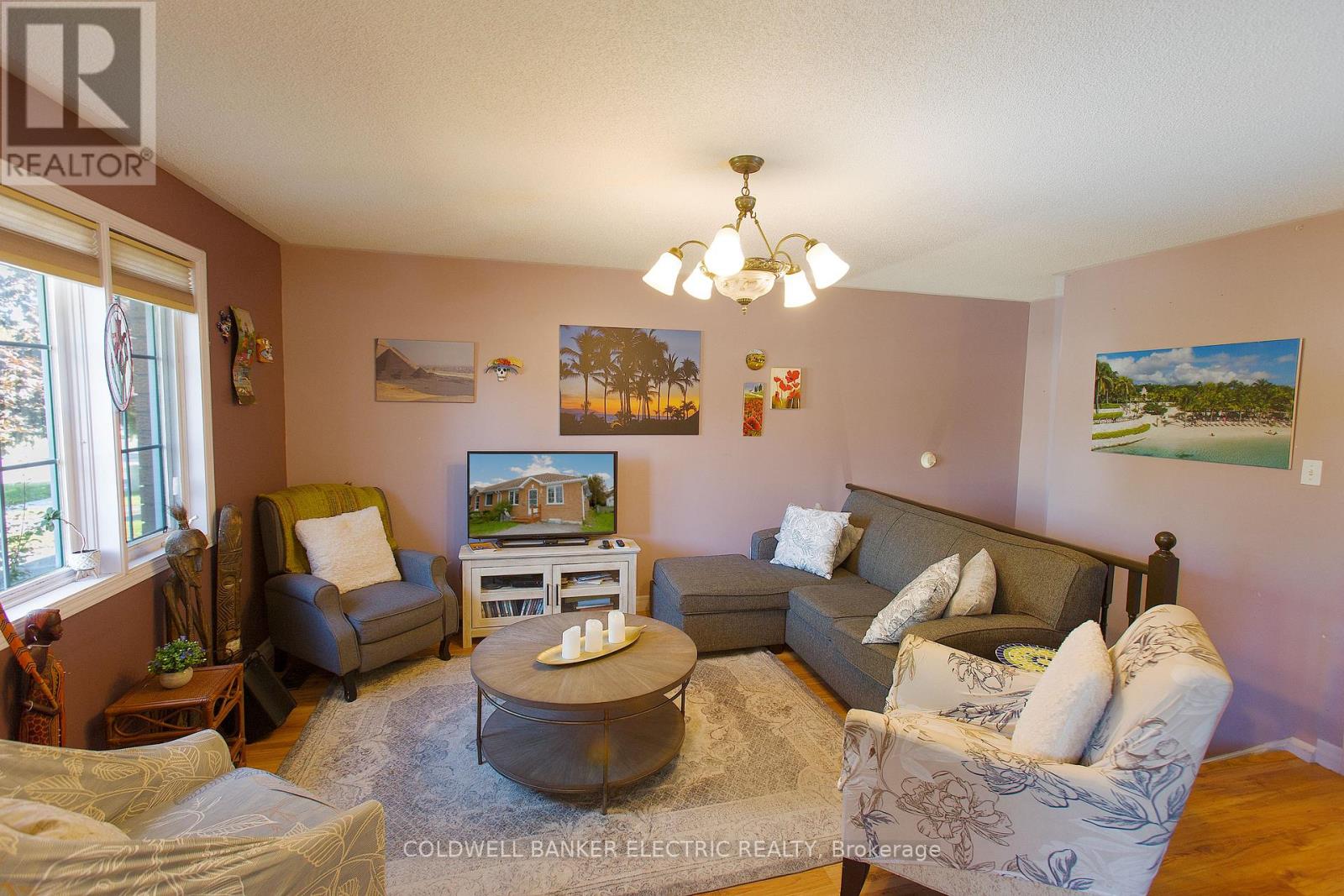 247 Towerhill Road, Peterborough (Northcrest Ward 5), Ontario  K9H 7N1 - Photo 8 - X12478866