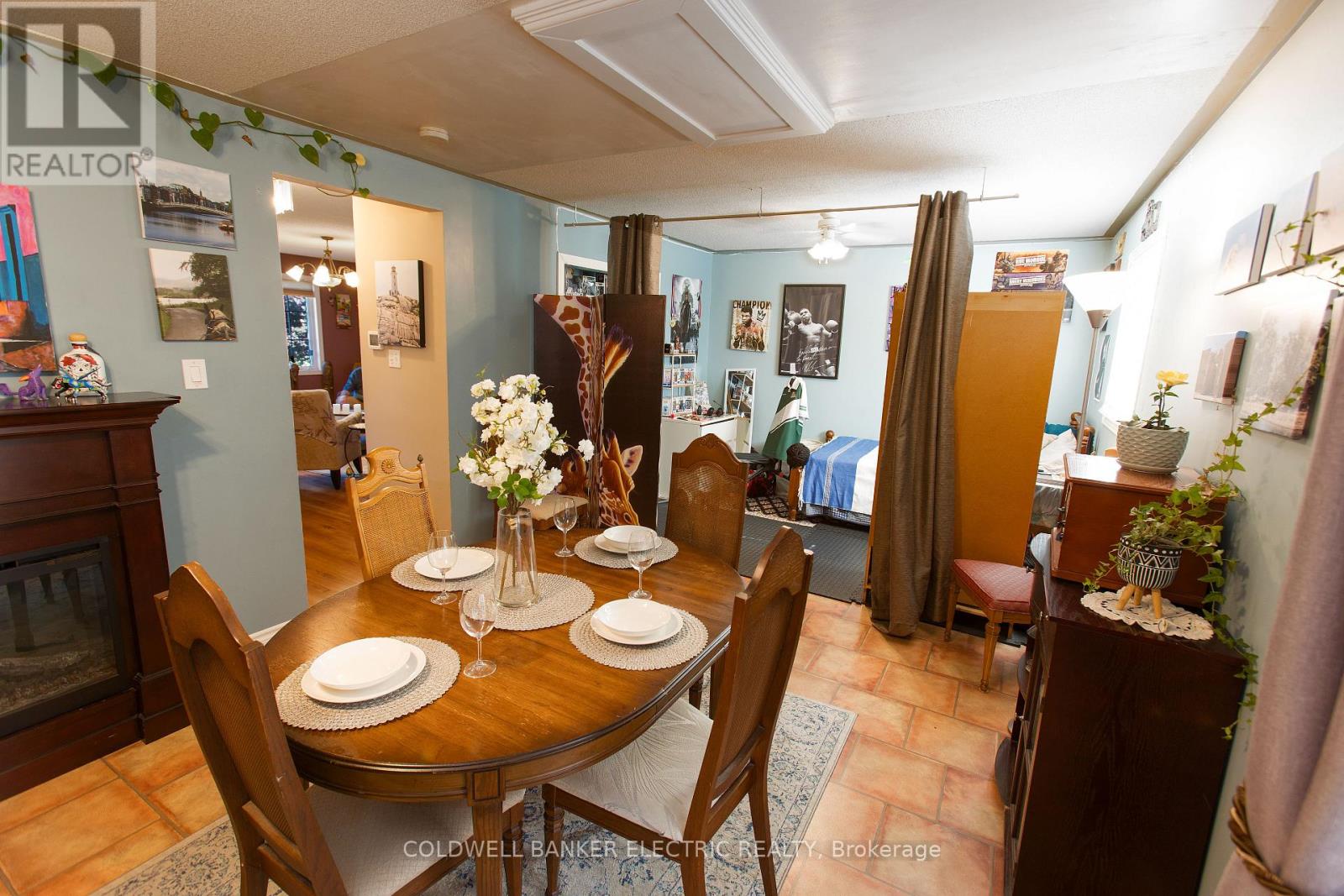 247 Towerhill Road, Peterborough (Northcrest Ward 5), Ontario  K9H 7N1 - Photo 9 - X12478866