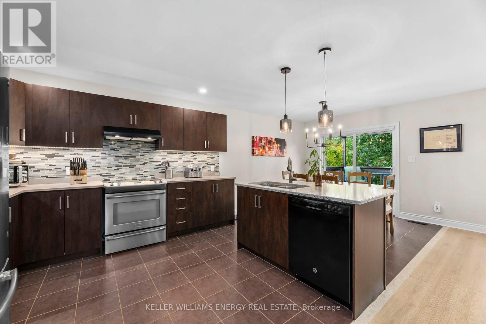 104 Bowen Drive, Peterborough (Northcrest Ward 5), Ontario  K9H 0B8 - Photo 10 - X12478882