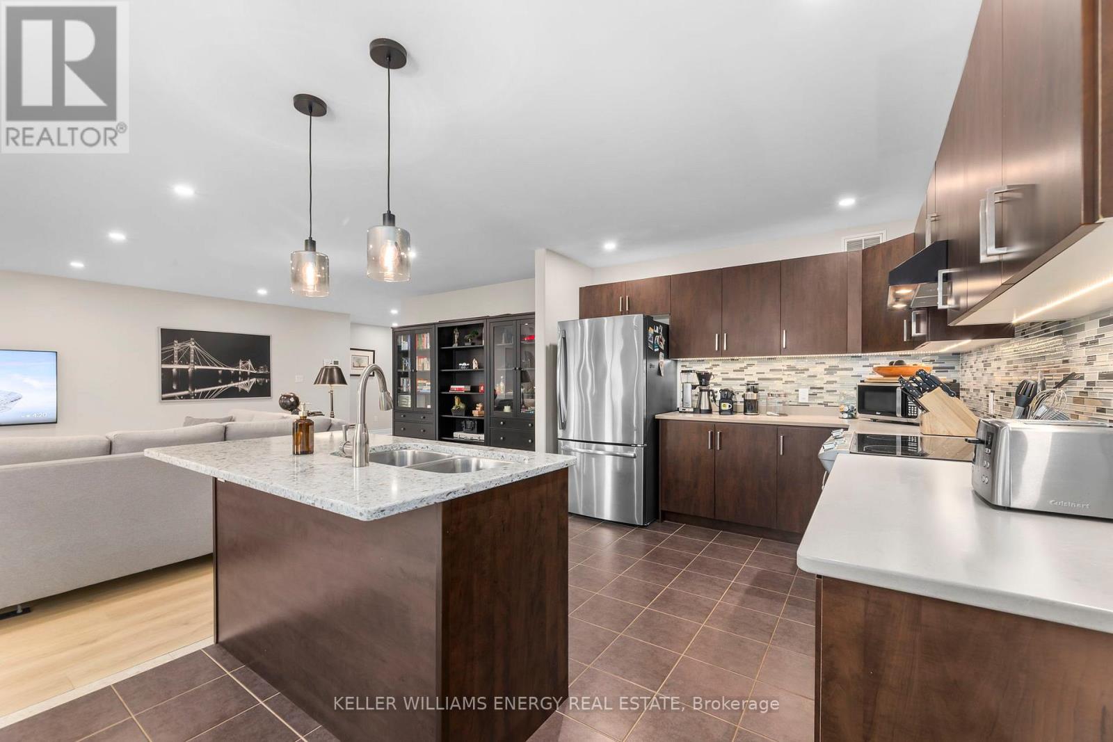 104 Bowen Drive, Peterborough (Northcrest Ward 5), Ontario  K9H 0B8 - Photo 11 - X12478882