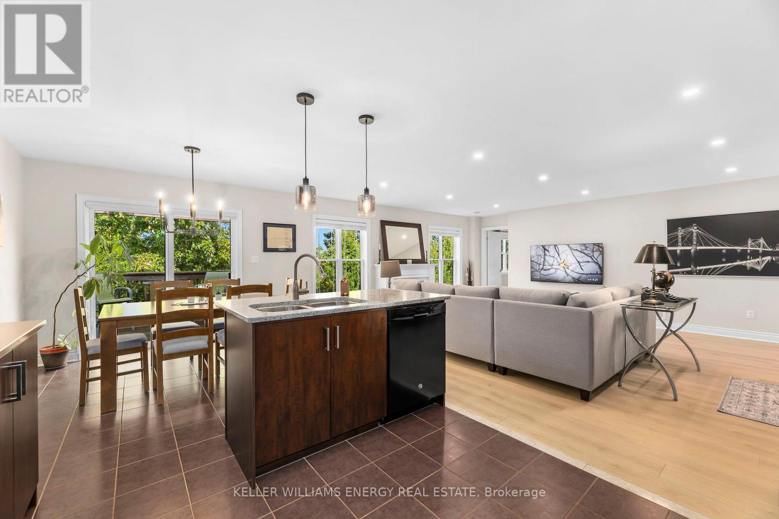 104 Bowen Drive, Peterborough (Northcrest Ward 5), Ontario  K9H 0B8 - Photo 13 - X12478882