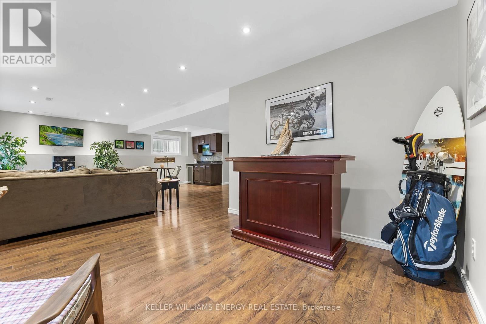 104 Bowen Drive, Peterborough (Northcrest Ward 5), Ontario  K9H 0B8 - Photo 25 - X12478882