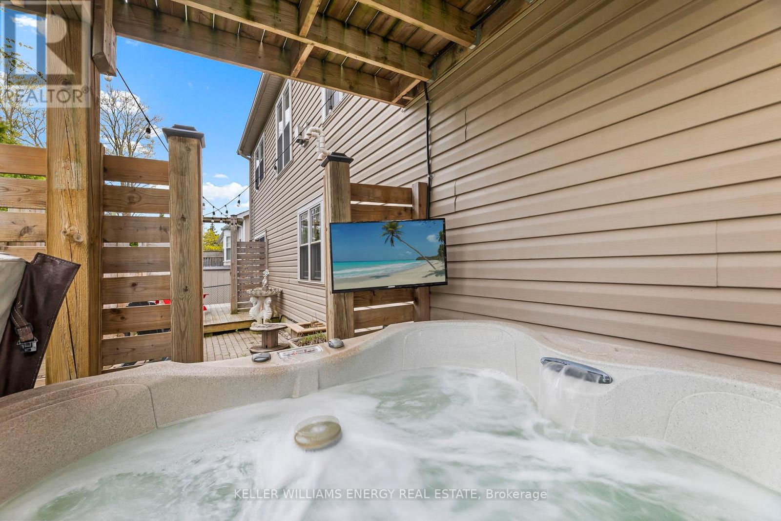 104 Bowen Drive, Peterborough (Northcrest Ward 5), Ontario  K9H 0B8 - Photo 31 - X12478882