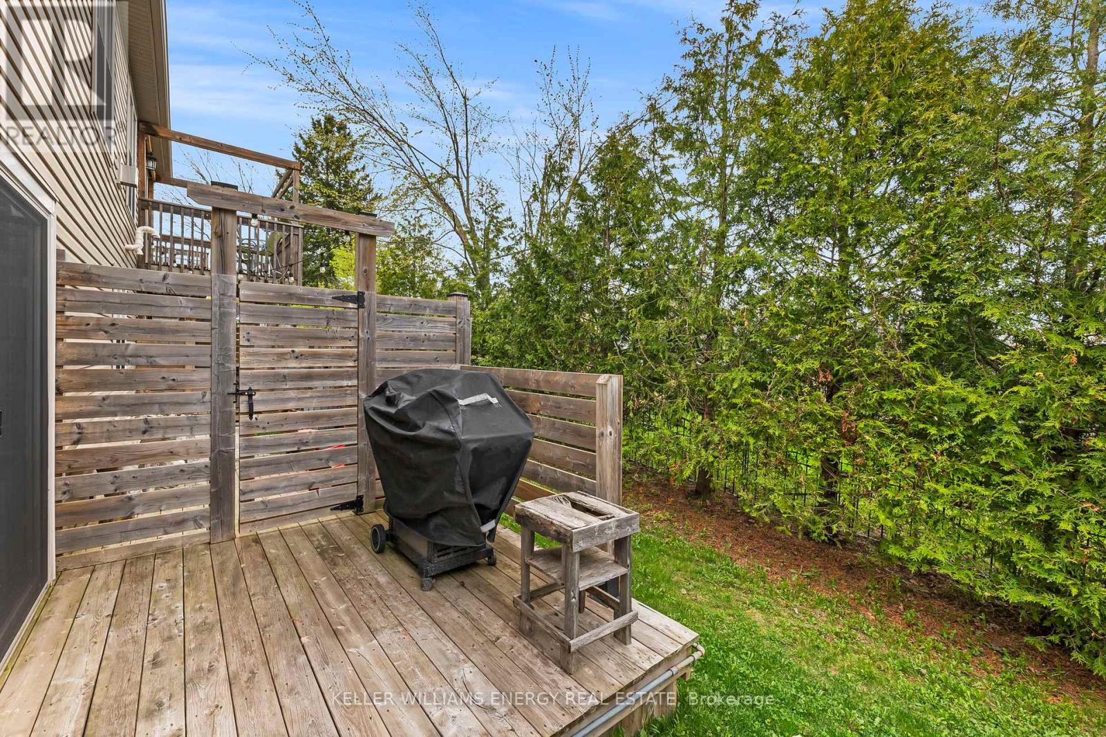 104 Bowen Drive, Peterborough (Northcrest Ward 5), Ontario  K9H 0B8 - Photo 32 - X12478882