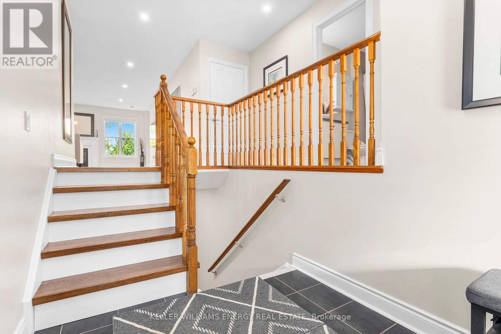 104 Bowen Drive, Peterborough (Northcrest Ward 5), Ontario  K9H 0B8 - Photo 4 - X12478882