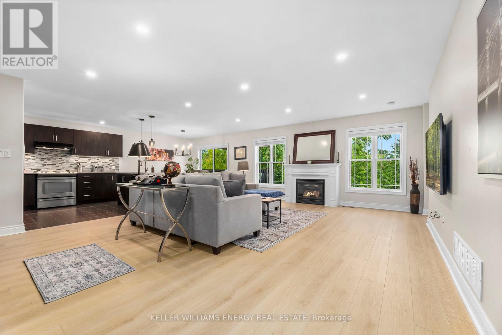 104 Bowen Drive, Peterborough (Northcrest Ward 5), Ontario  K9H 0B8 - Photo 6 - X12478882