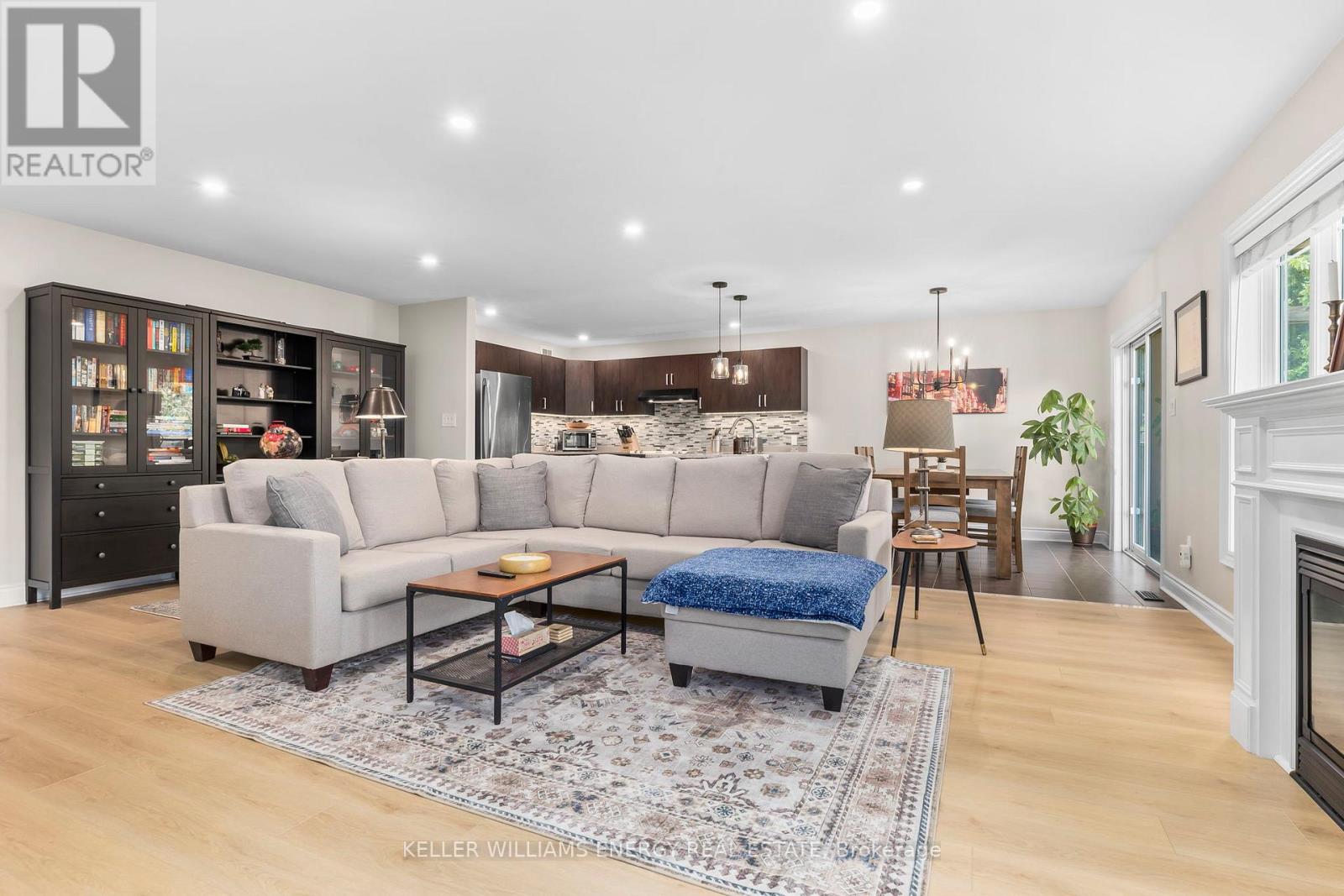 104 Bowen Drive, Peterborough (Northcrest Ward 5), Ontario  K9H 0B8 - Photo 8 - X12478882