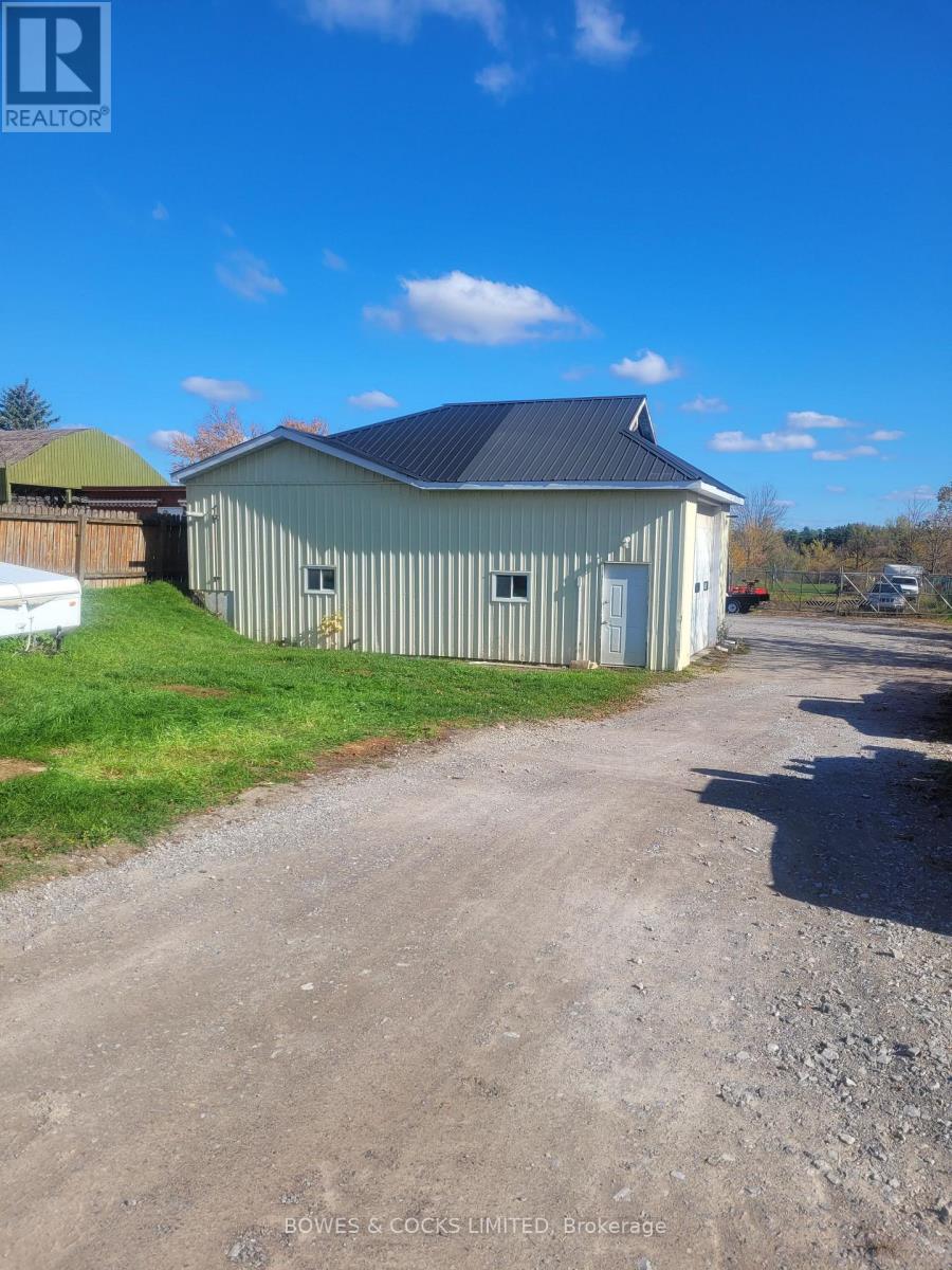 200 Lindsay Street S, Kawartha Lakes (Lindsay), Ontario  K9V 2N3 - Photo 2 - X12479167