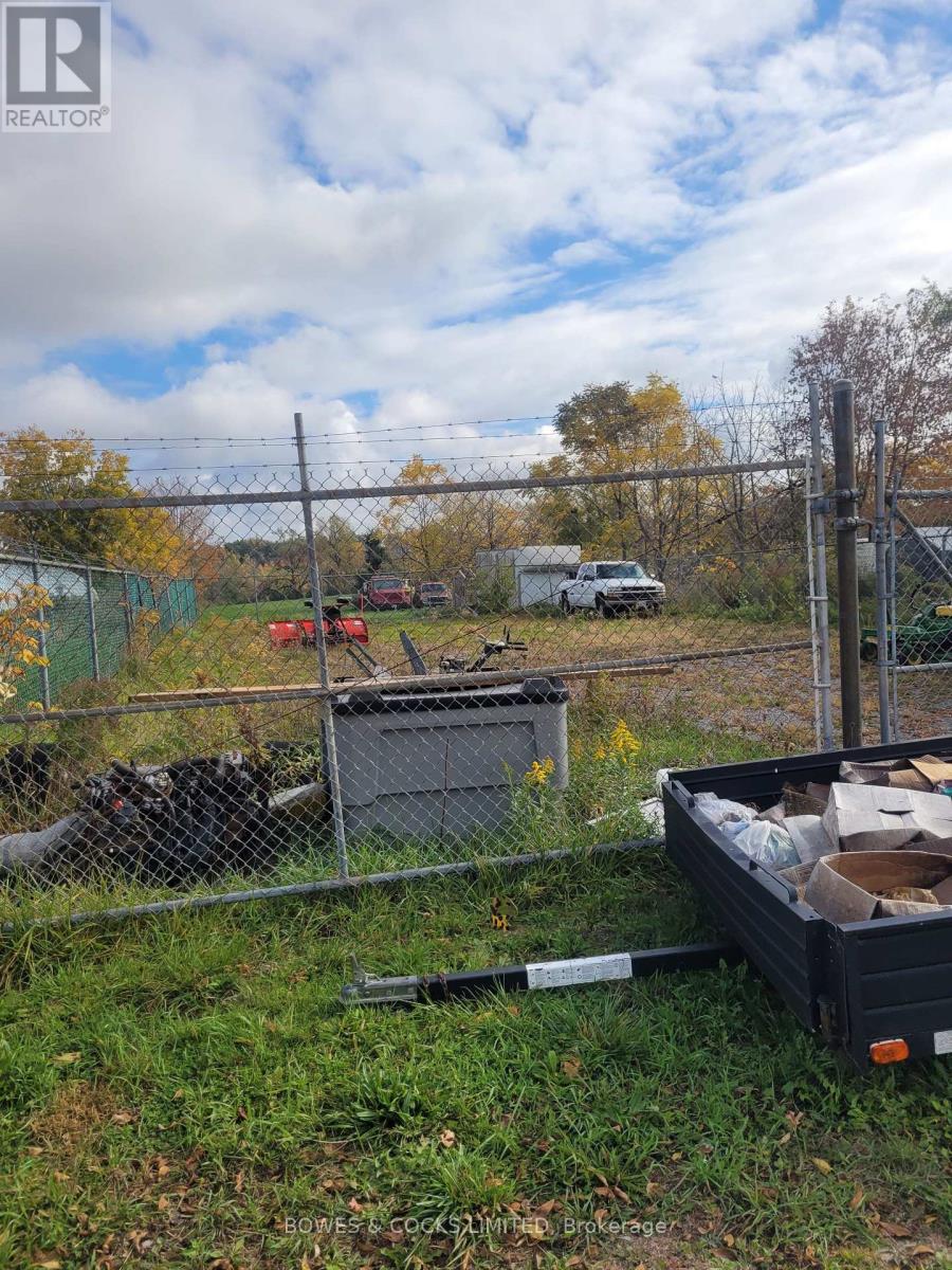 200 Lindsay Street S, Kawartha Lakes (Lindsay), Ontario  K9V 2N3 - Photo 4 - X12479167