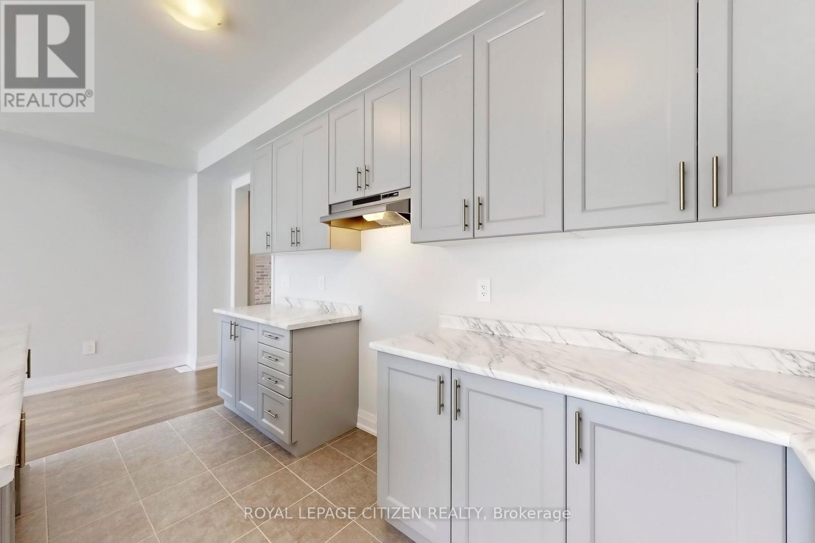 71 Butler Boulevard, Kawartha Lakes (Lindsay), Ontario  K9V 6A9 - Photo 15 - X12479235