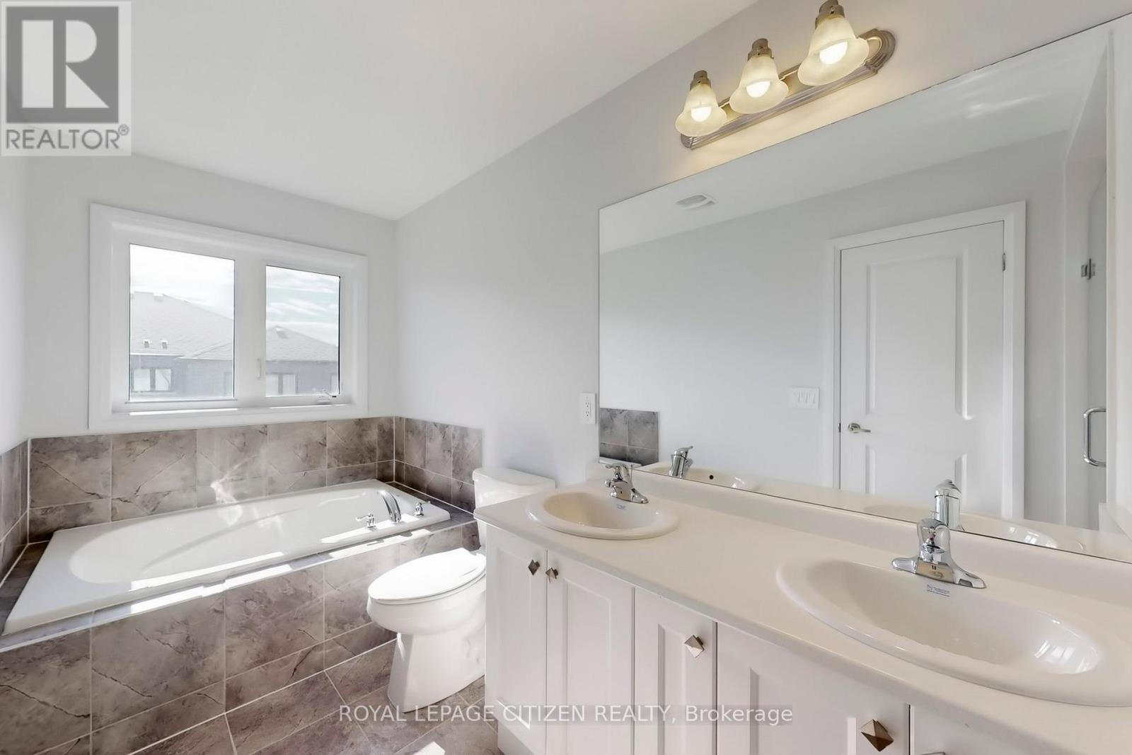 71 Butler Boulevard, Kawartha Lakes (Lindsay), Ontario  K9V 6A9 - Photo 29 - X12479235