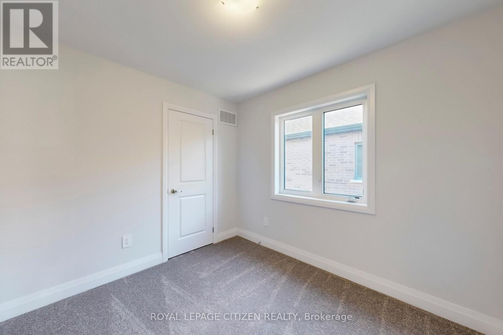 71 Butler Boulevard, Kawartha Lakes (Lindsay), Ontario  K9V 6A9 - Photo 34 - X12479235