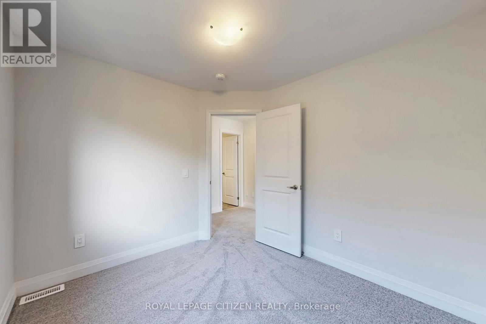 71 Butler Boulevard, Kawartha Lakes (Lindsay), Ontario  K9V 6A9 - Photo 36 - X12479235