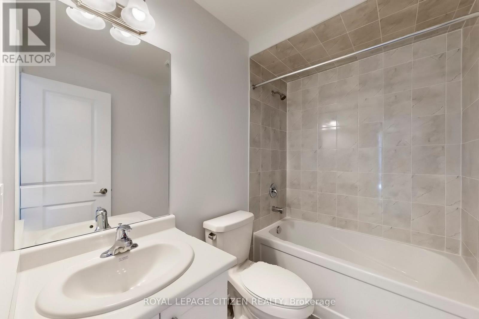 71 Butler Boulevard, Kawartha Lakes (Lindsay), Ontario  K9V 6A9 - Photo 41 - X12479235