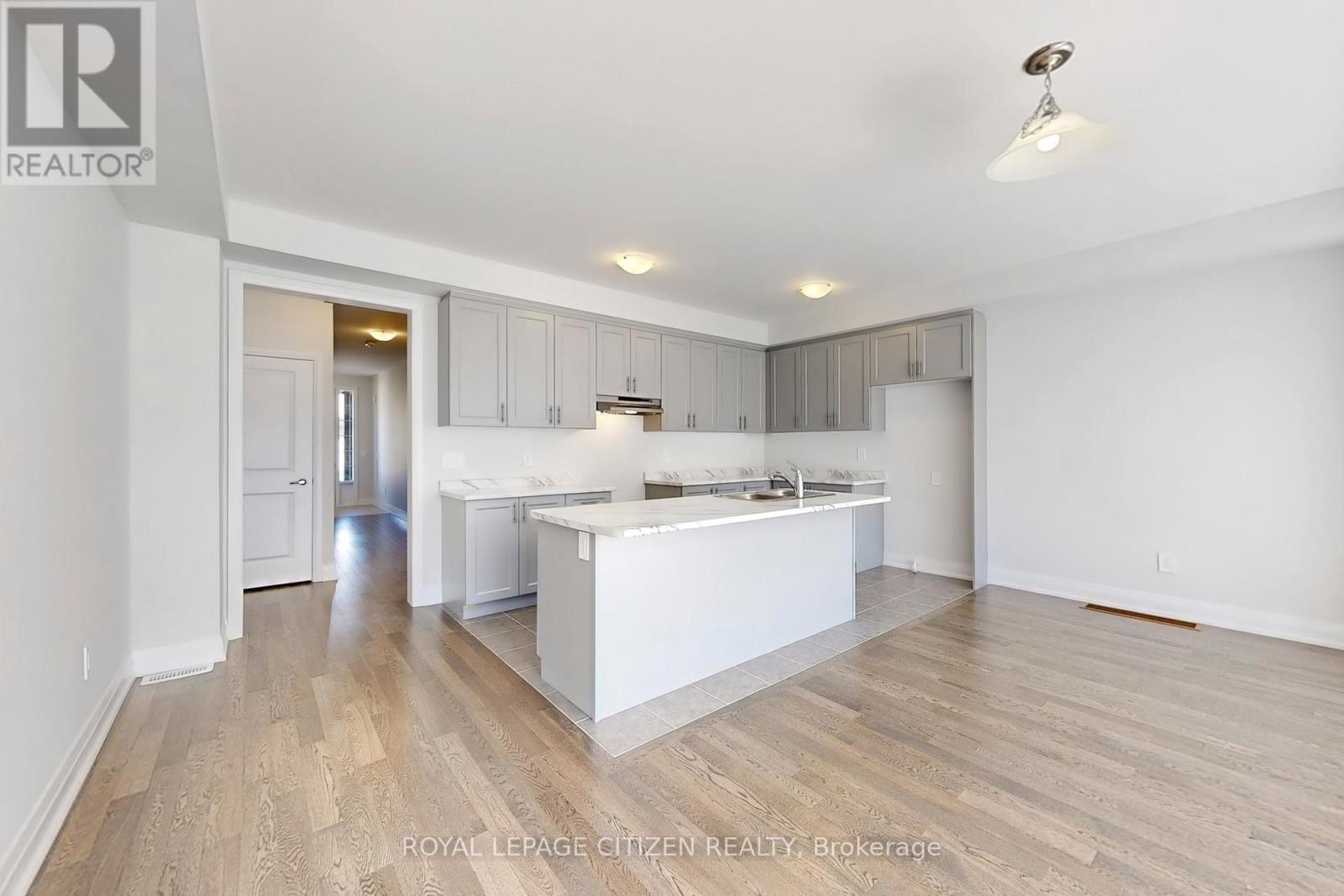 71 Butler Boulevard, Kawartha Lakes (Lindsay), Ontario  K9V 6A9 - Photo 7 - X12479235