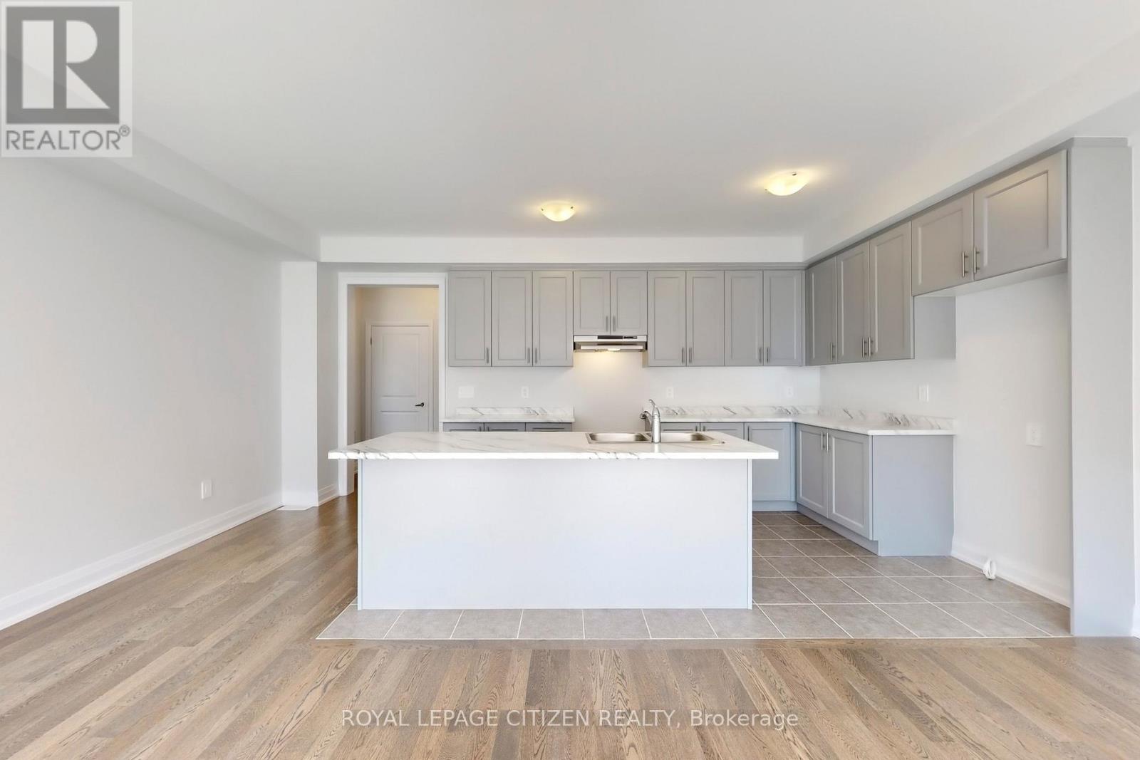 71 Butler Boulevard, Kawartha Lakes (Lindsay), Ontario  K9V 6A9 - Photo 8 - X12479235