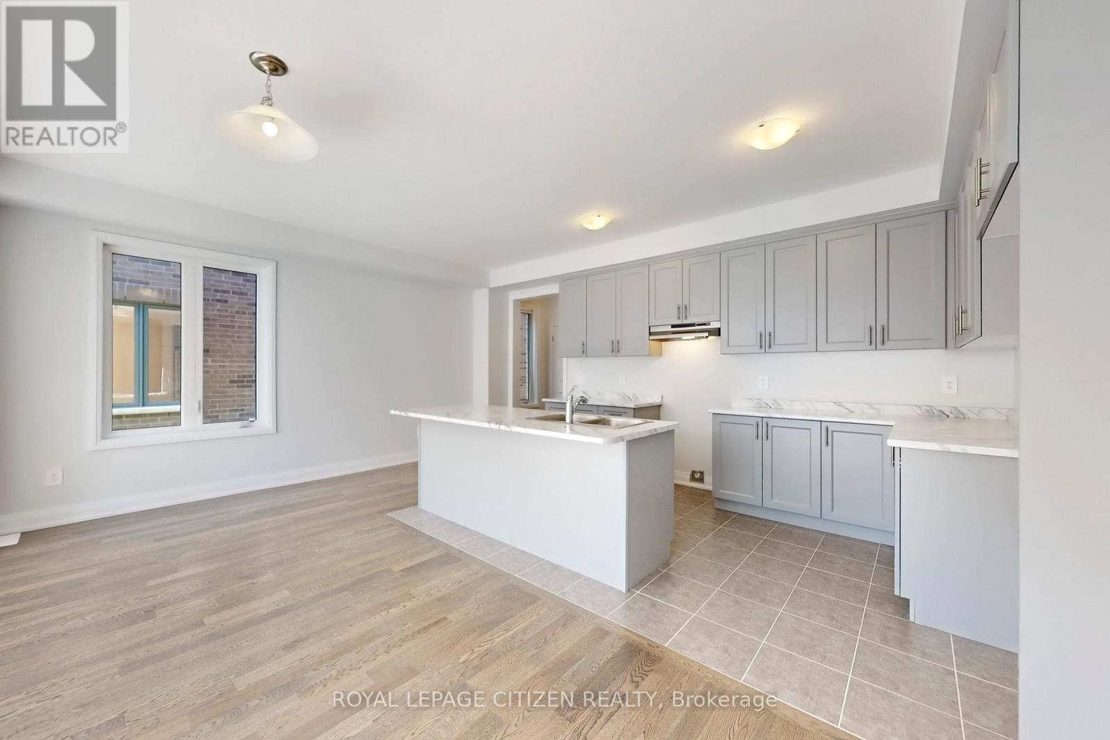 71 Butler Boulevard, Kawartha Lakes (Lindsay), Ontario  K9V 6A9 - Photo 9 - X12479235