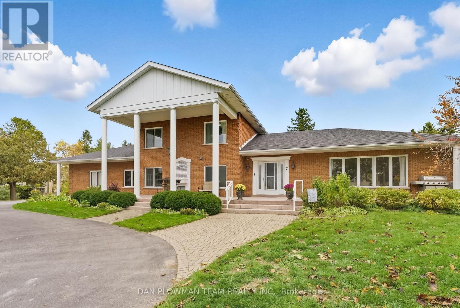 7 Oliver Court, Kawartha Lakes (Lindsay), Ontario  K9V 5V9 - Photo 2 - X12479301