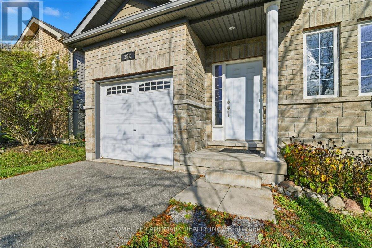 352 Blacksmith Way, Peterborough (Northcrest Ward 5), Ontario  K9L 0B4 - Photo 2 - X12479421