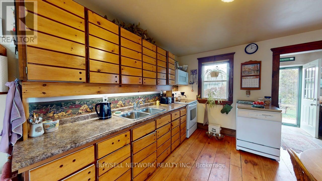 947 Division Road, Otonabee-South Monaghan, Ontario  K0L 2H0 - Photo 11 - X12479554