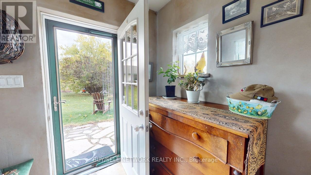 947 Division Road, Otonabee-South Monaghan, Ontario  K0L 2H0 - Photo 9 - X12479554