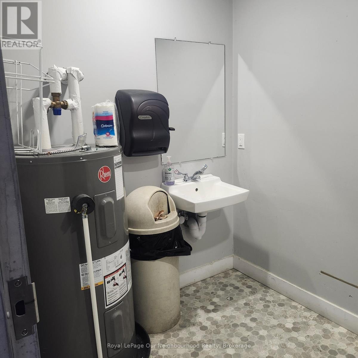 11 - 1135 Lansdowne Street W, Peterborough (Otonabee Ward 1), Ontario  K9J 7M2 - Photo 7 - X12479632