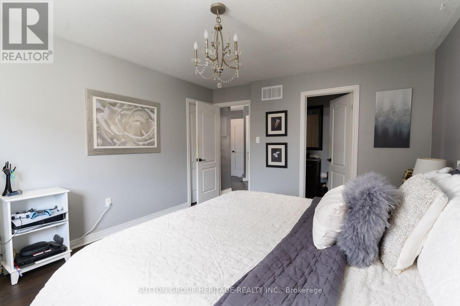 99 Sweetnam Drive, Kawartha Lakes (Lindsay), Ontario  K9V 0A6 - Photo 12 - X12479915