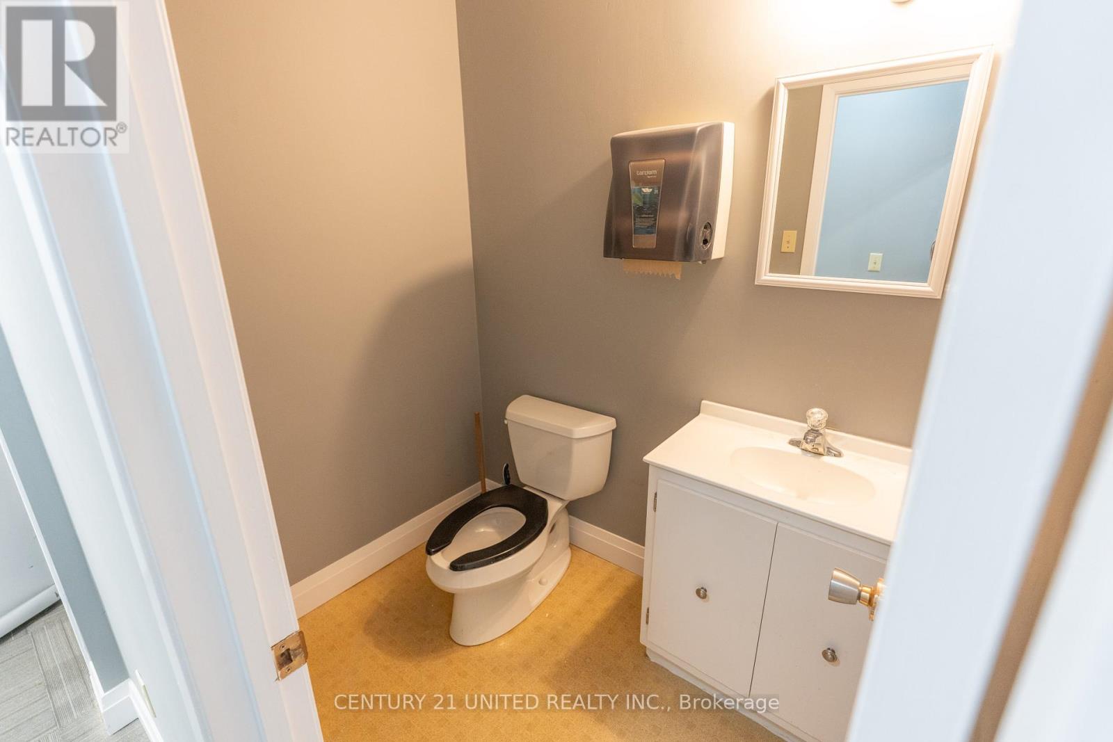 310 Rubidge Street, Peterborough (Town Ward 3), Ontario  K9J 3P4 - Photo 10 - X12480090