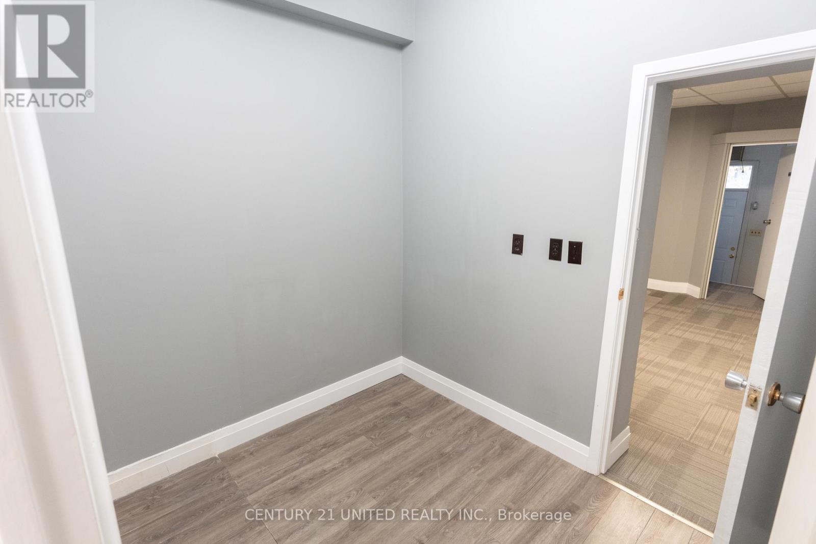 310 Rubidge Street, Peterborough (Town Ward 3), Ontario  K9J 3P4 - Photo 11 - X12480090