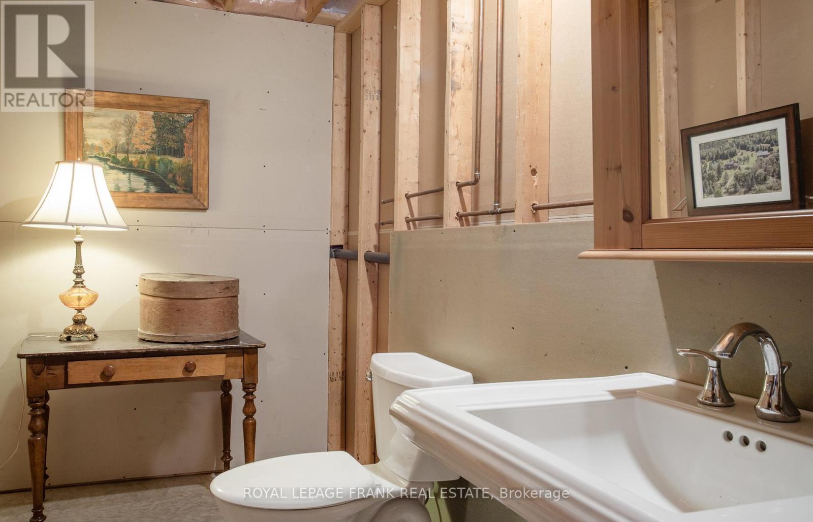 556 Hwy 7a Highway, Kawartha Lakes (Manvers), Ontario  L0A 1A0 - Photo 38 - X12480395