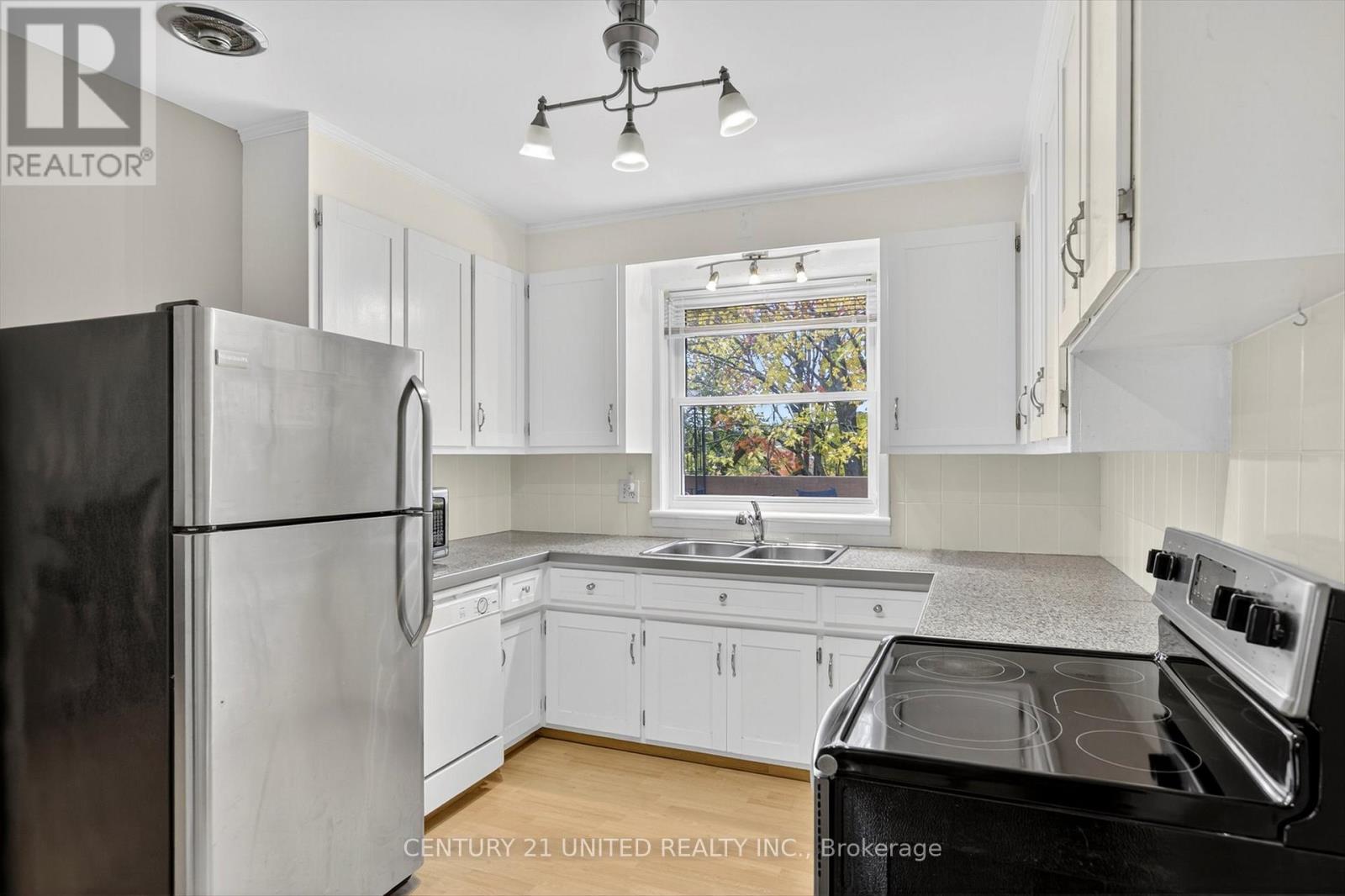 715 Stannor Drive, Peterborough (Town Ward 3), Ontario  K9J 4S9 - Photo 11 - X12480474