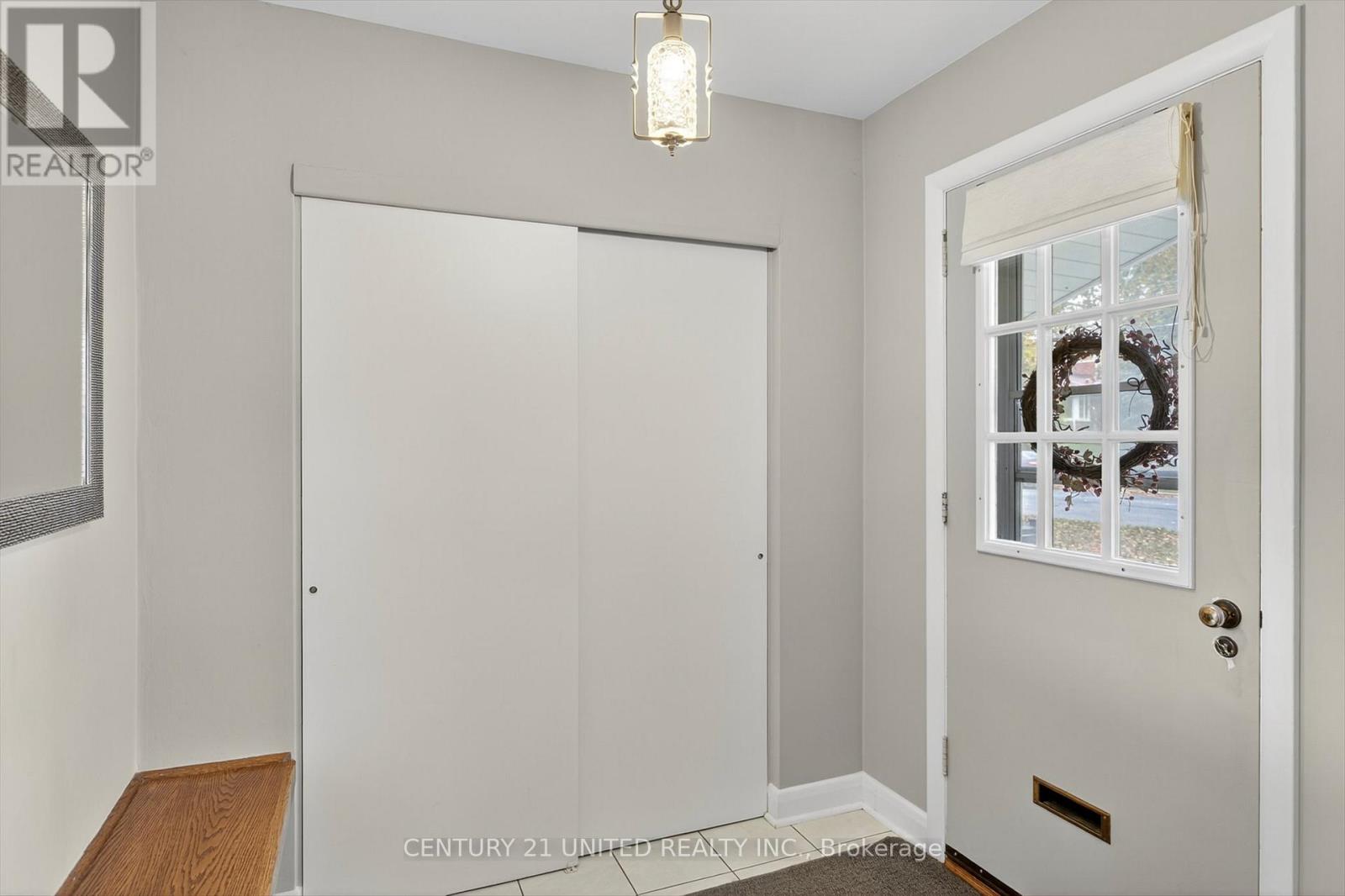 715 Stannor Drive, Peterborough (Town Ward 3), Ontario  K9J 4S9 - Photo 4 - X12480474