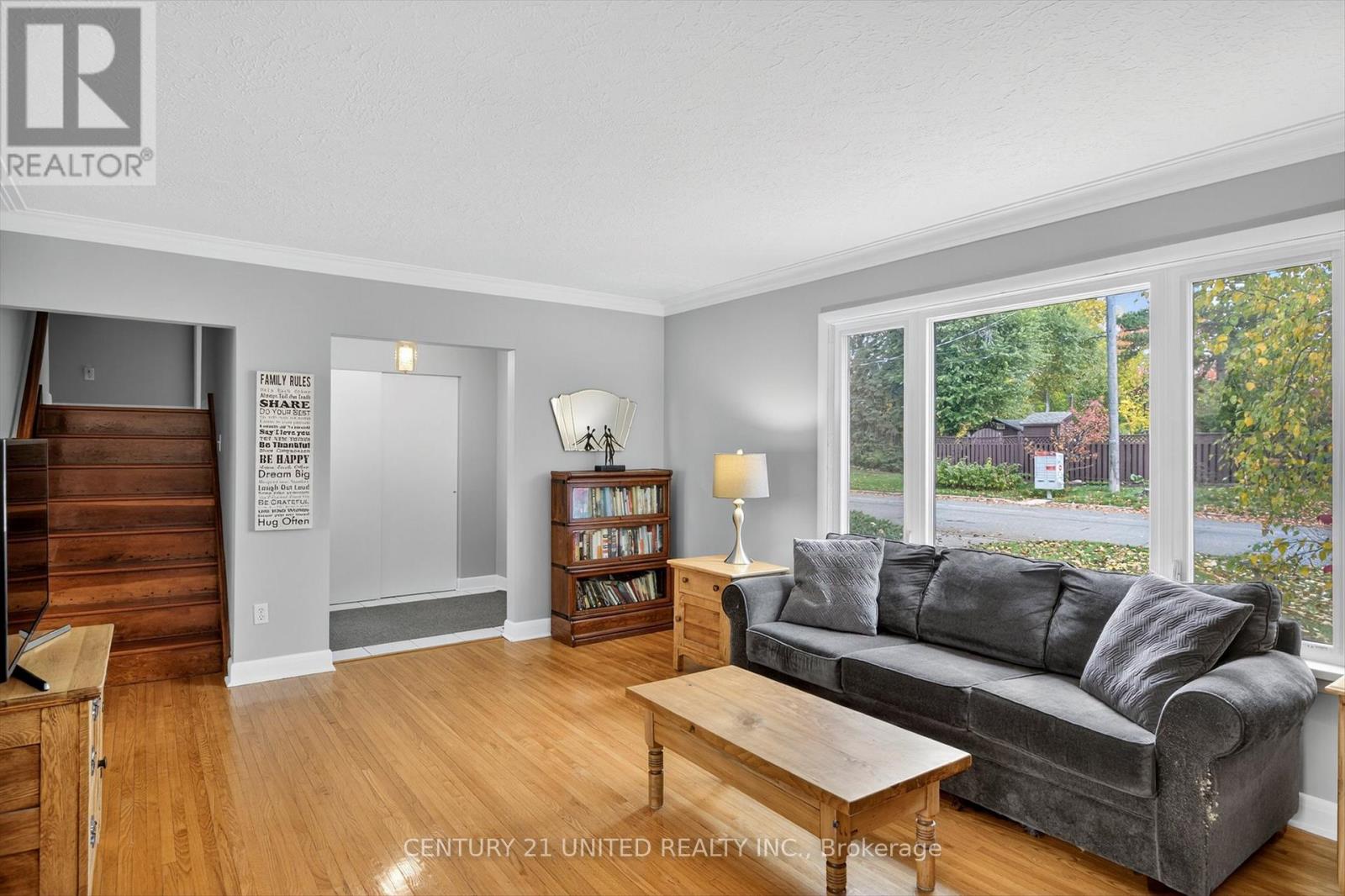 715 Stannor Drive, Peterborough (Town Ward 3), Ontario  K9J 4S9 - Photo 5 - X12480474