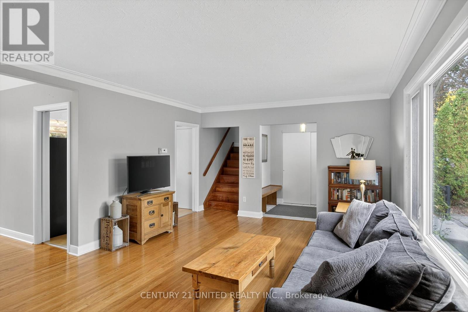 715 Stannor Drive, Peterborough (Town Ward 3), Ontario  K9J 4S9 - Photo 7 - X12480474