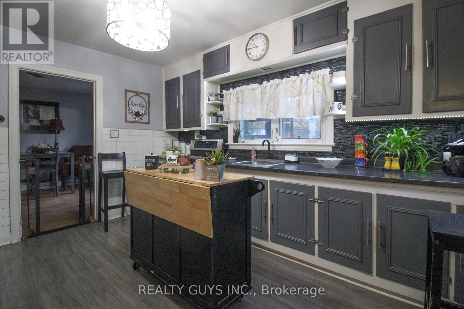 502 Wellington Street, Peterborough (Northcrest Ward 5), Ontario  K9H 5C5 - Photo 15 - X12480670