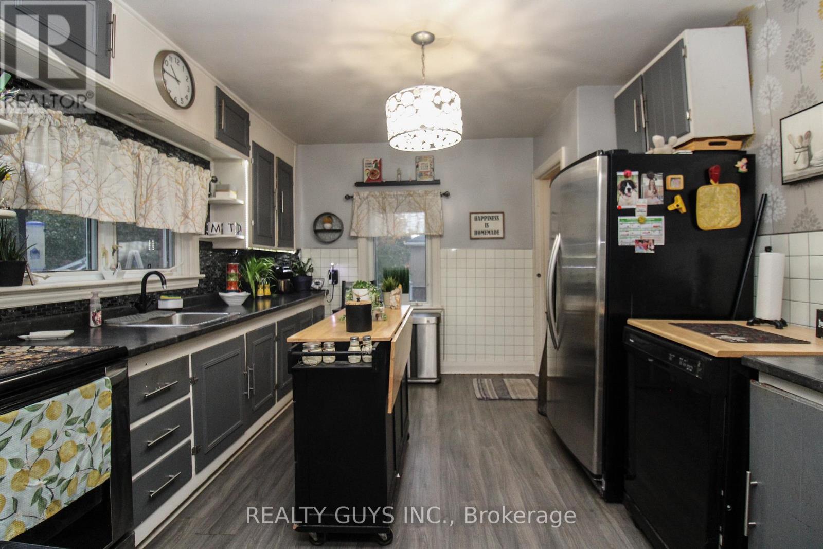 502 Wellington Street, Peterborough (Northcrest Ward 5), Ontario  K9H 5C5 - Photo 16 - X12480670