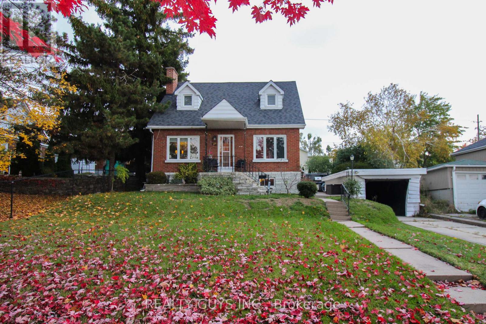 502 Wellington Street, Peterborough (Northcrest Ward 5), Ontario  K9H 5C5 - Photo 3 - X12480670