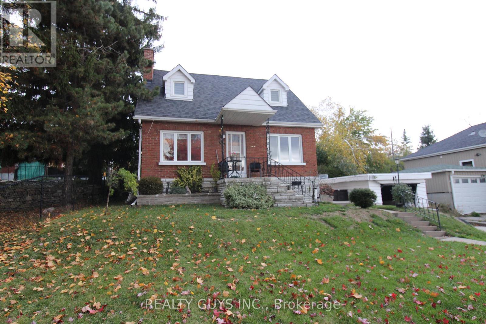 502 Wellington Street, Peterborough (Northcrest Ward 5), Ontario  K9H 5C5 - Photo 4 - X12480670