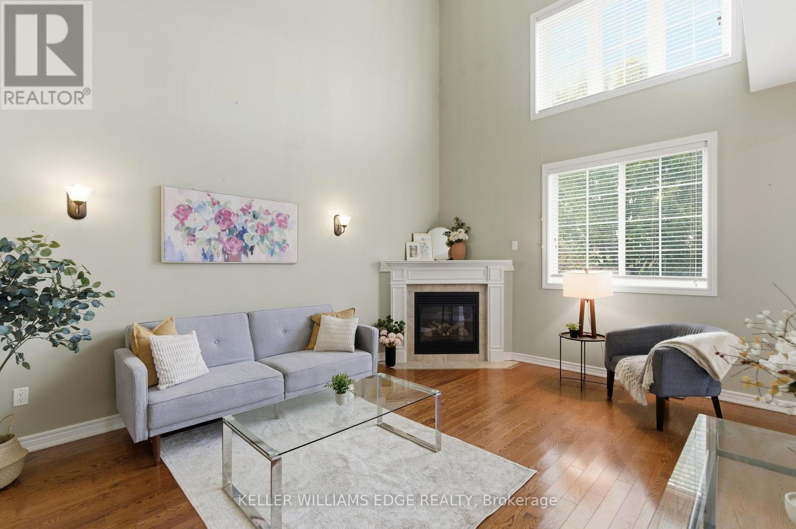 62 Browview Drive, Hamilton (Waterdown), Ontario  L1B 1L9 - Photo 5 - X12480502