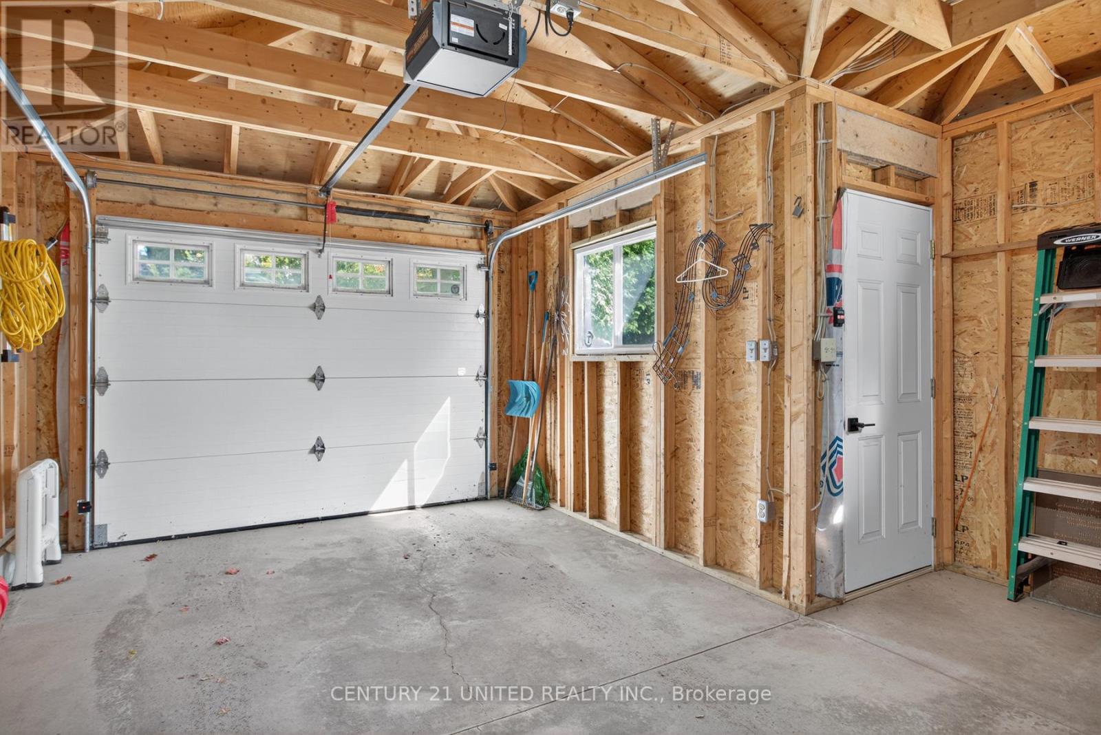 317 Margaret Avenue, Peterborough (Town Ward 3), Ontario  K9J 5H1 - Photo 34 - X12481045