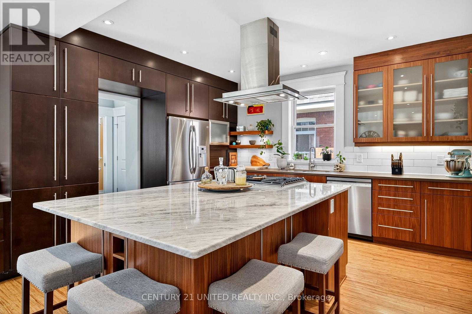 317 Margaret Avenue, Peterborough (Town Ward 3), Ontario  K9J 5H1 - Photo 4 - X12481045