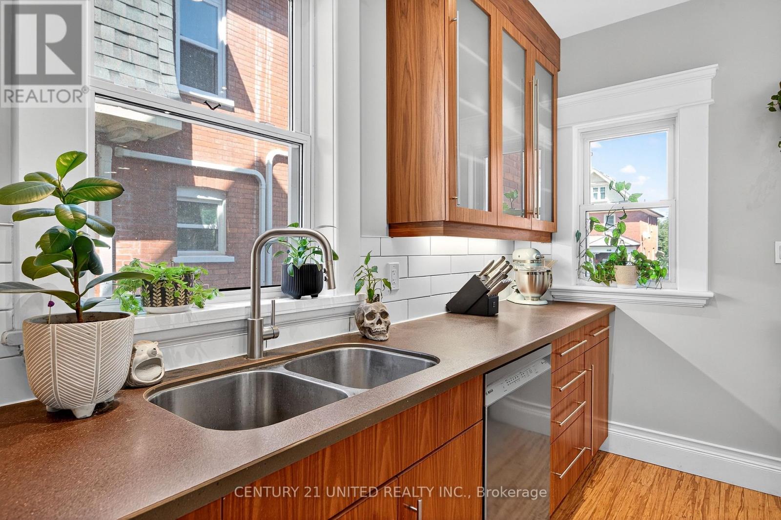 317 Margaret Avenue, Peterborough (Town Ward 3), Ontario  K9J 5H1 - Photo 8 - X12481045