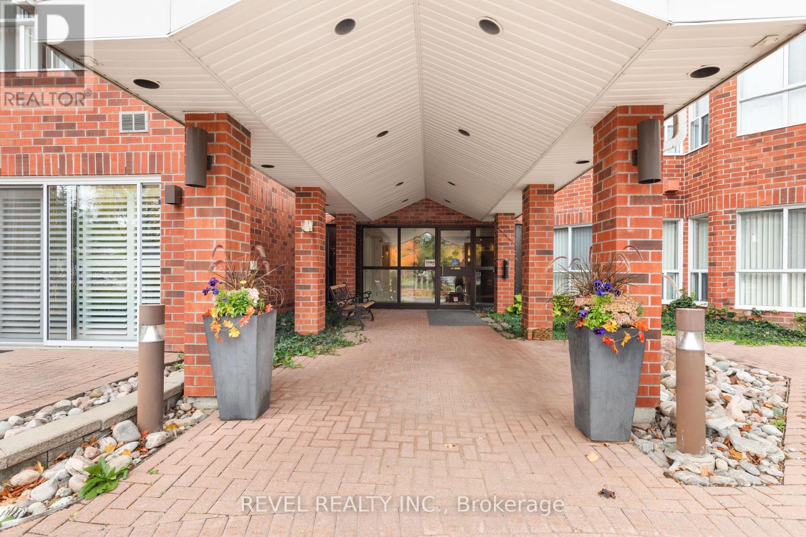 306 - 3 Heritage Way, Kawartha Lakes (Lindsay), Ontario  K9V 5Z1 - Photo 6 - X12481202