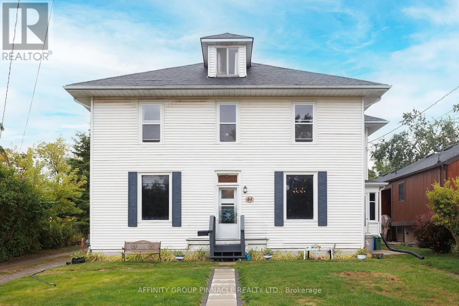 44 St Patrick Street, Kawartha Lakes (Lindsay), Ontario  K9V 1R3 - Photo 1 - X12481333