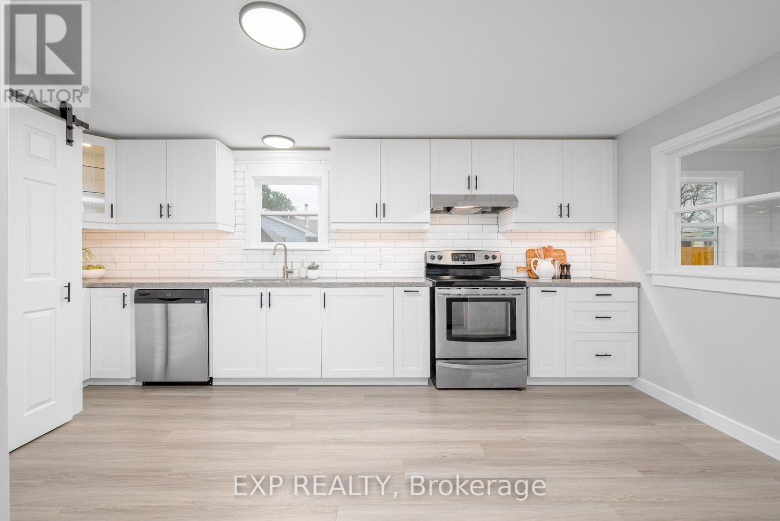 46 Young Street, Hastings Highlands (Monteagle Ward), Ontario  K0L 2S0 - Photo 12 - X12481420