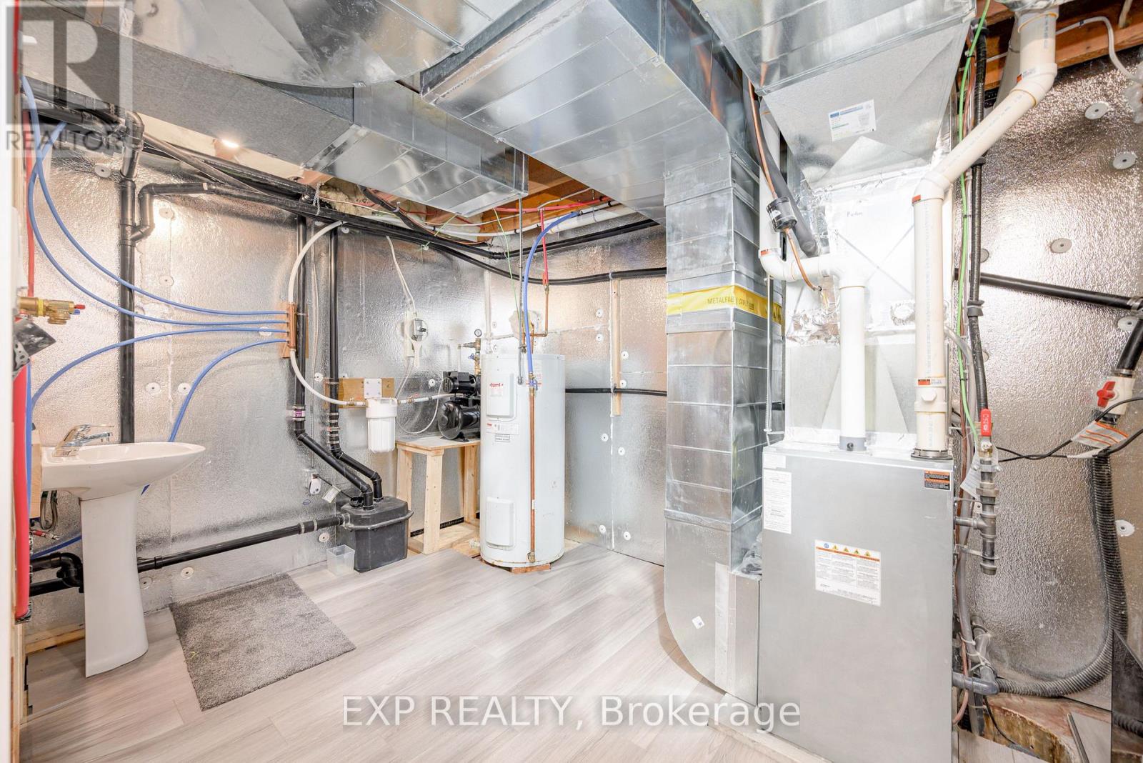 46 Young Street, Hastings Highlands (Monteagle Ward), Ontario  K0L 2S0 - Photo 35 - X12481420